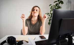 How to Stop Procrastinating photo of a woman procrastinating an important project